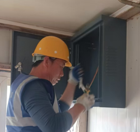 ​不畏风雨坚守岗位确保施工质量与工期