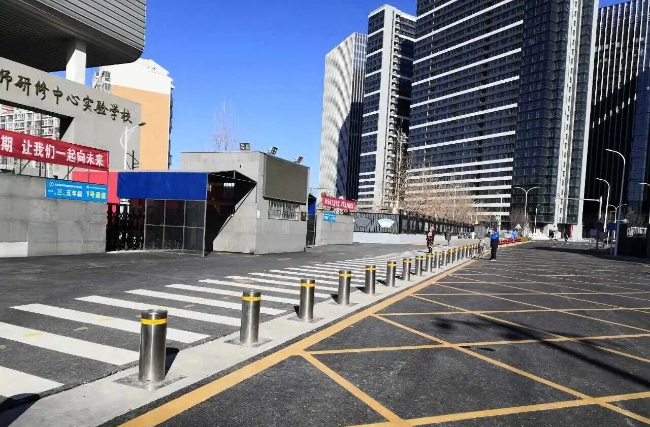 从石墩到升降柱：为何液压升降柱成为主流之选？